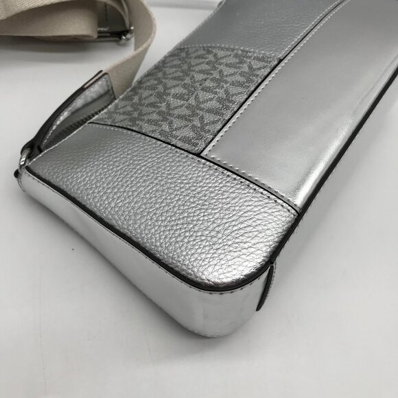 Michael Kors Silver Leather Jet Set Travel Tech Crossbody Bag - Picture 9 of 11